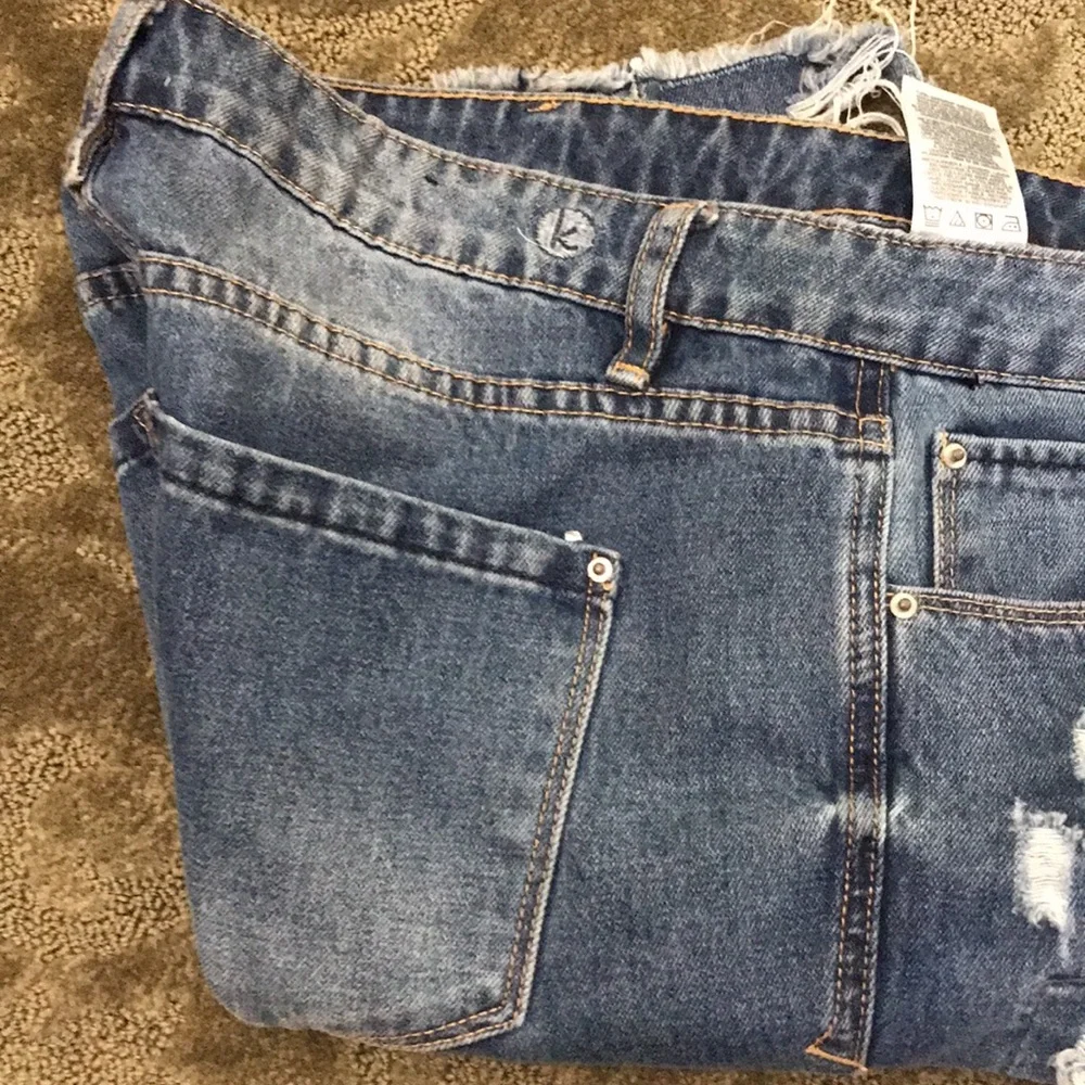 Shorts - Picture 4 of 7